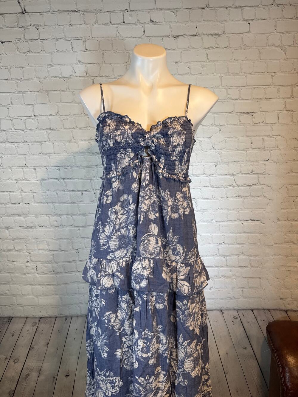 Trixxi Blue and White floral Ruffle Dress. Sz Large. Midi